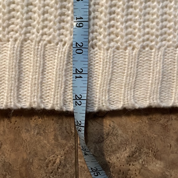 NWOT American Eagle Outfitters Cropped Knit White Sweater - Picture 5 of 5